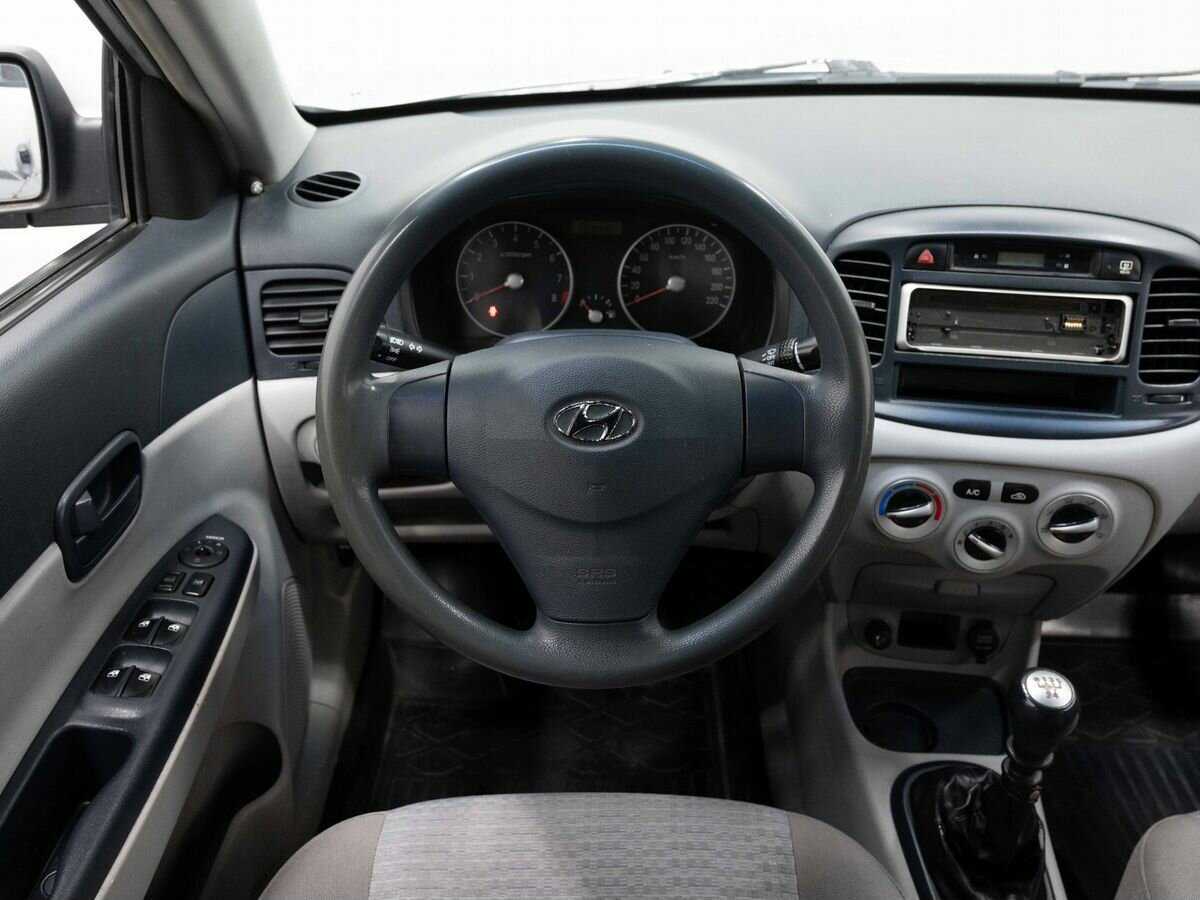 Купить Hyundai Verna с пробегом. Фото: #13