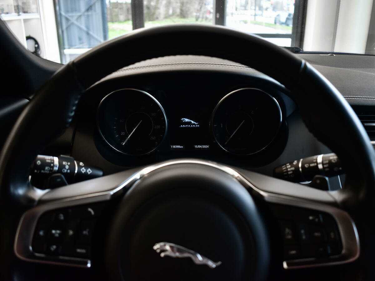 Купить Jaguar E-Pace с пробегом. Фото: #10