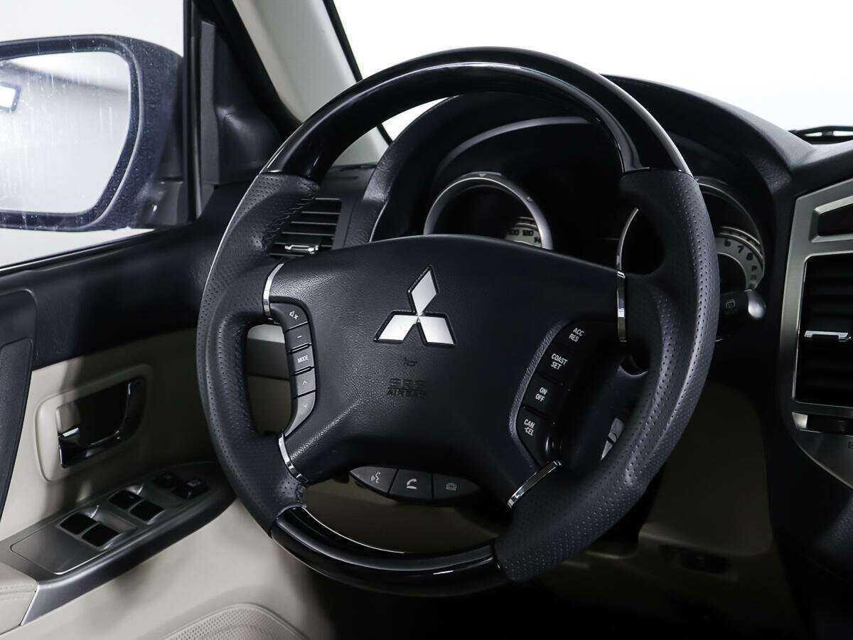 Купить Mitsubishi Pajero с пробегом. Фото: #13