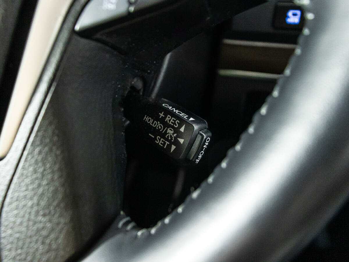 Купить Toyota Land Cruiser с пробегом. Фото: #24