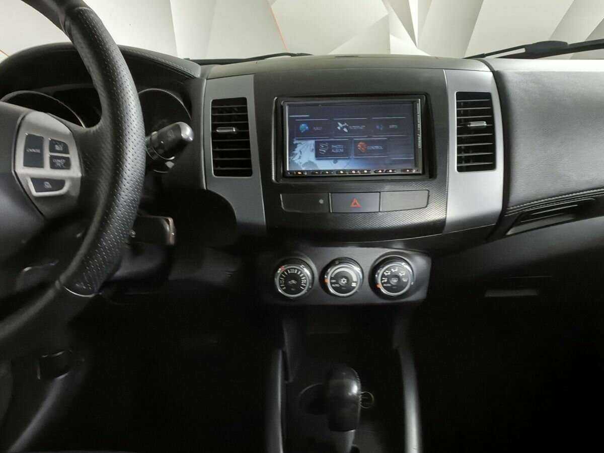 Купить Mitsubishi Outlander с пробегом. Фото: #10