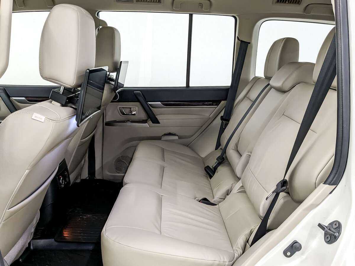 Купить Mitsubishi Pajero с пробегом. Фото: #9
