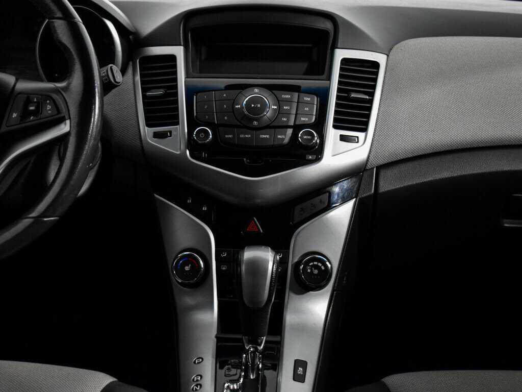 Купить Chevrolet Cruze с пробегом. Фото: #11