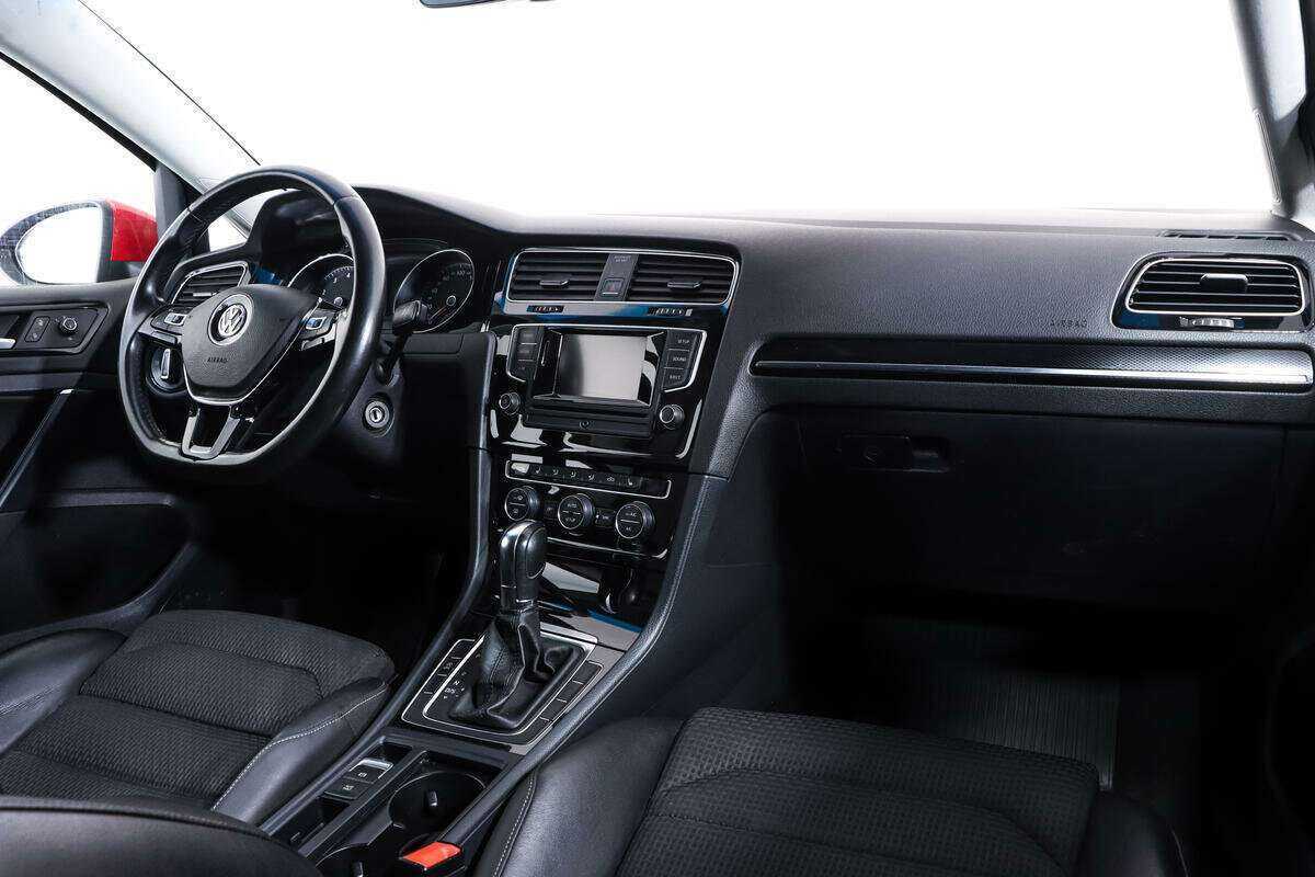 Купить Volkswagen Golf с пробегом. Фото: #8