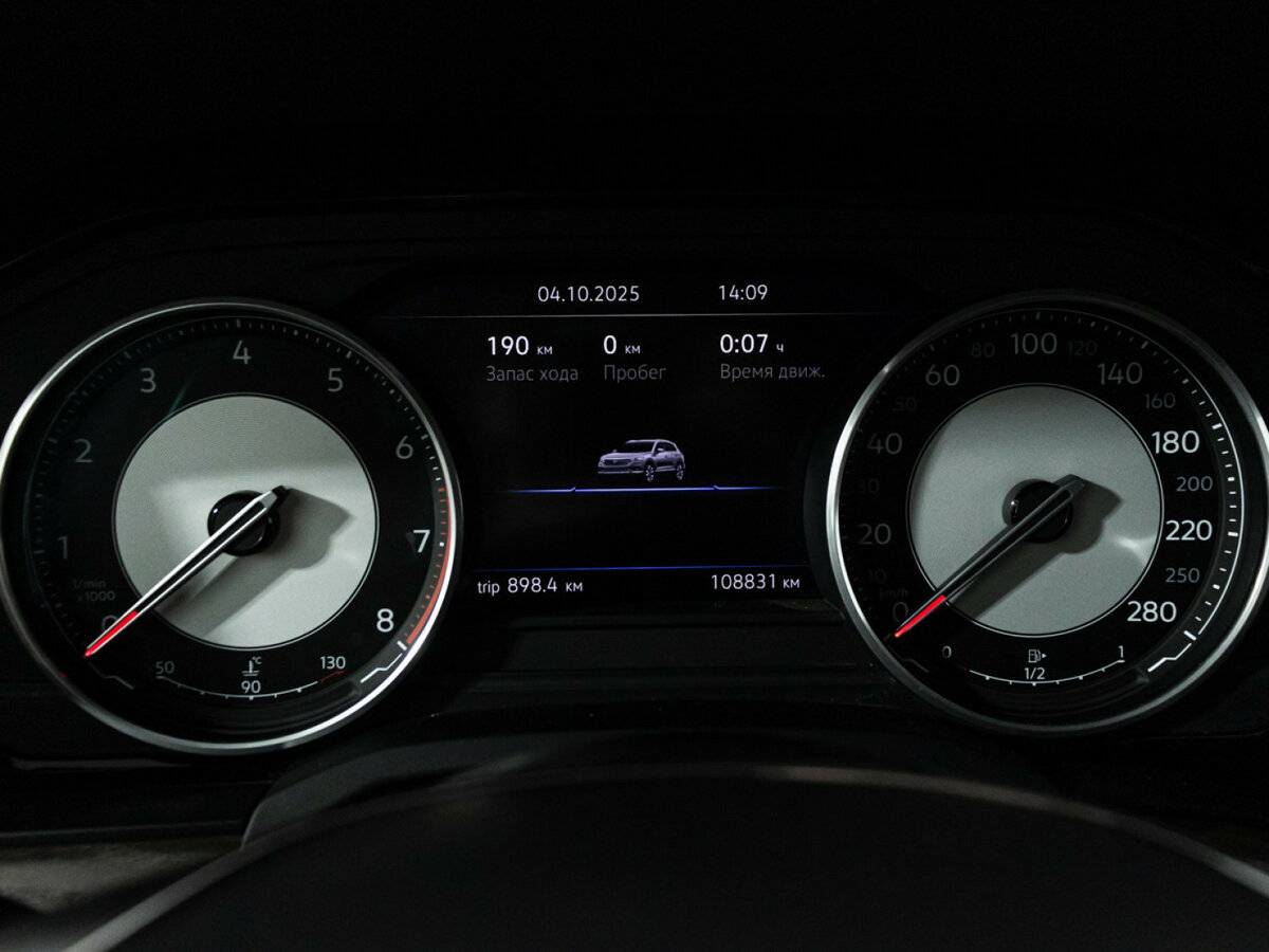 Купить Volkswagen Touareg с пробегом. Фото: #11
