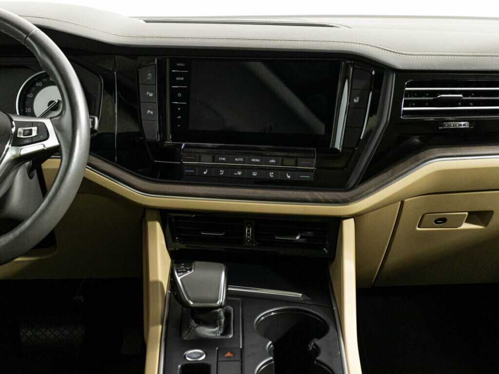 Купить Volkswagen Touareg с пробегом. Фото: #13