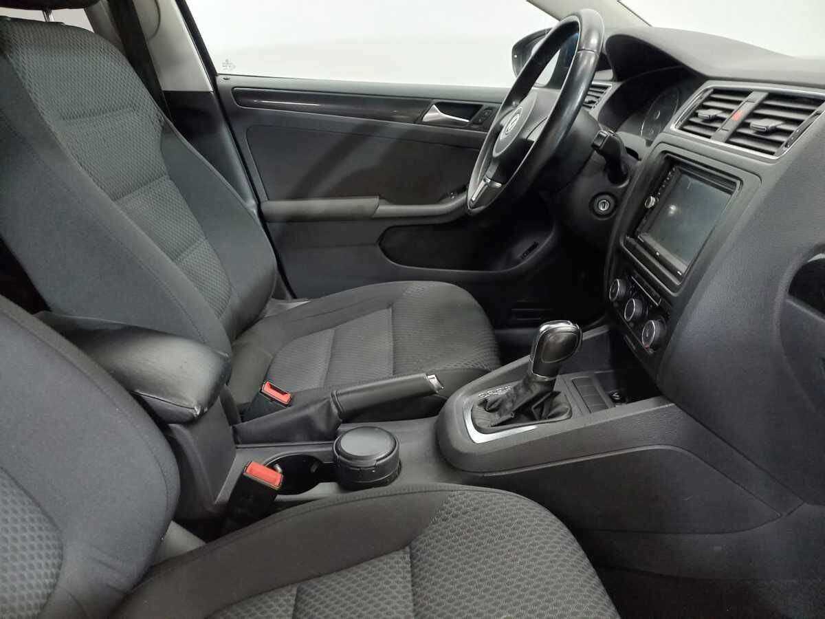 Купить Volkswagen Jetta с пробегом. Фото: #9