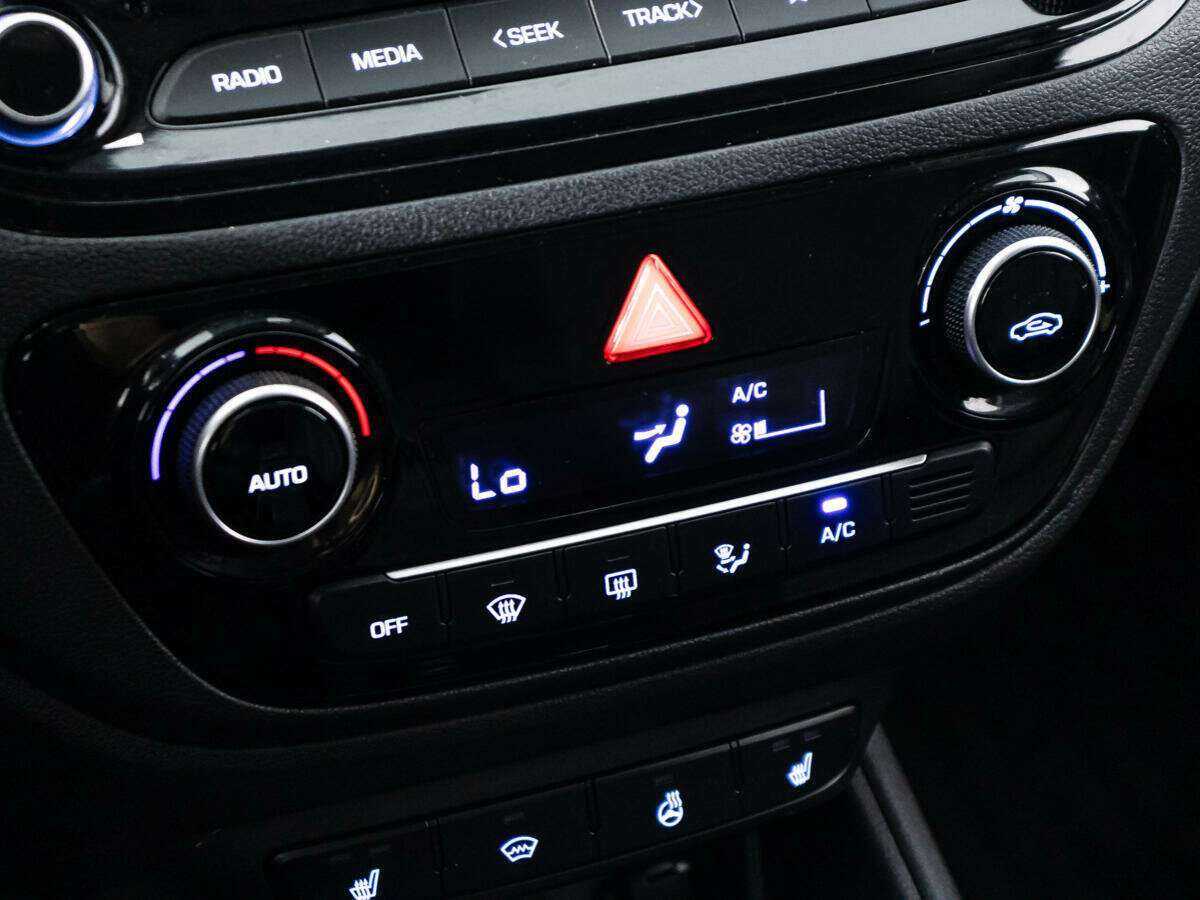 Купить Hyundai Solaris с пробегом. Фото: #15