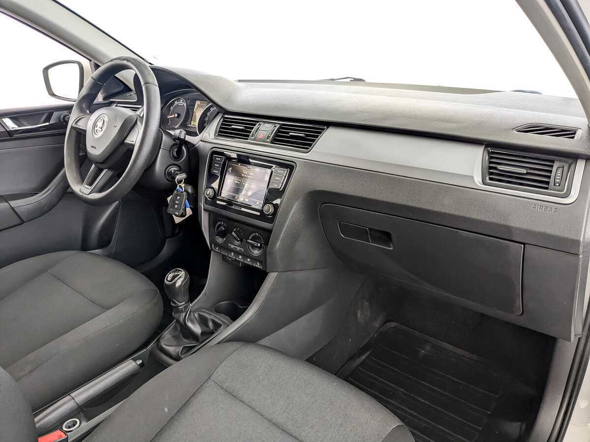 Купить Skoda Rapid с пробегом. Фото: #9