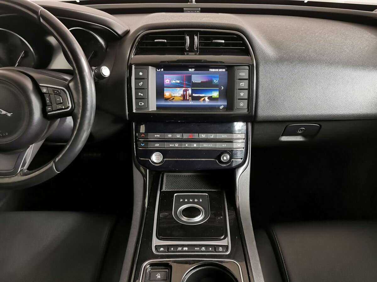 Купить Jaguar XE с пробегом. Фото: #10