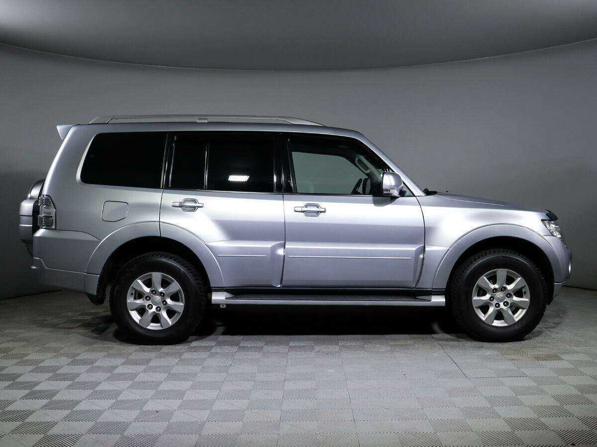 Купить Mitsubishi Pajero с пробегом. Фото: #3