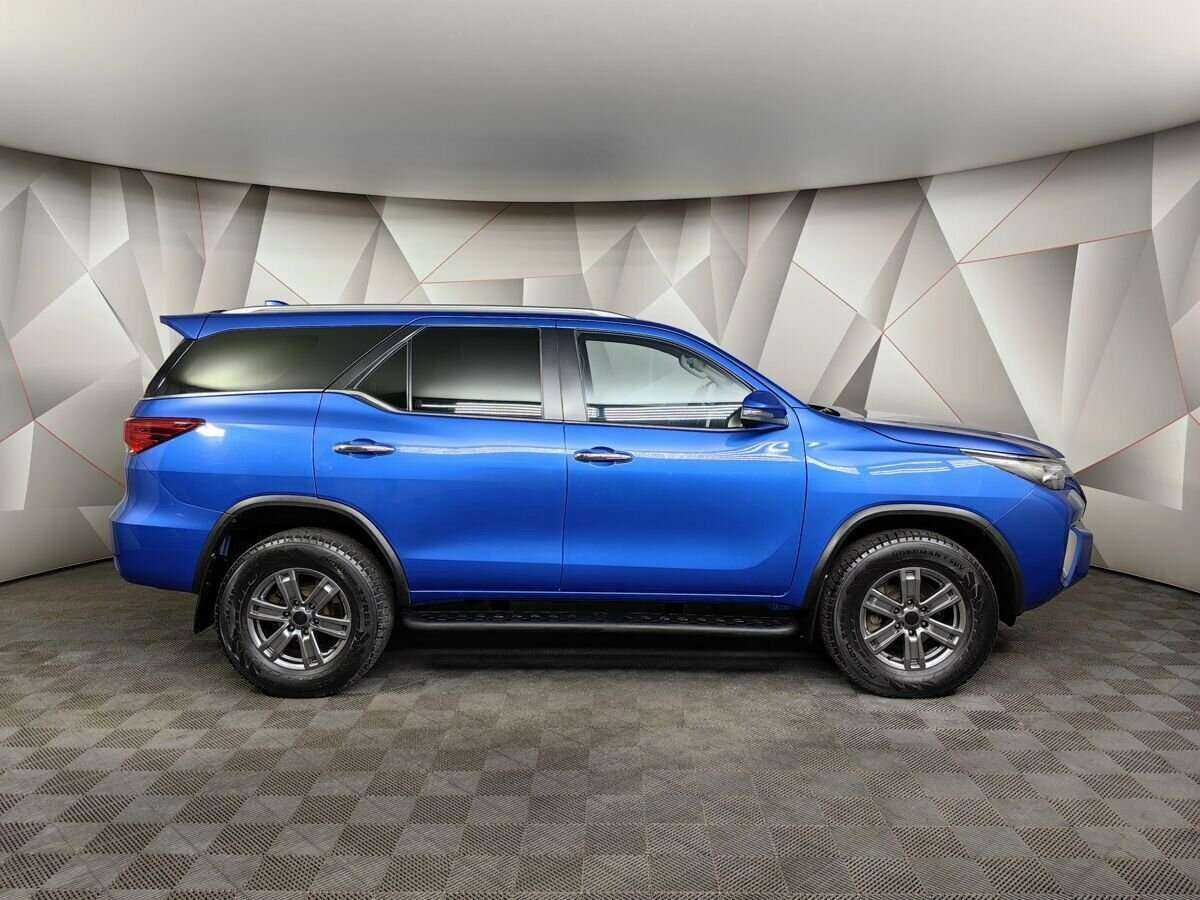 Купить Toyota Fortuner с пробегом. Фото: #5