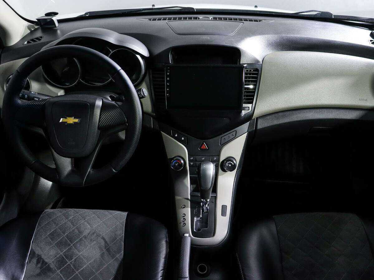Купить Chevrolet Cruze с пробегом. Фото: #11