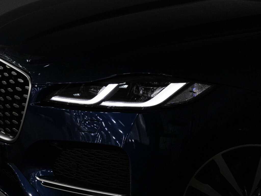 Купить Jaguar F-Pace с пробегом. Фото: #23
