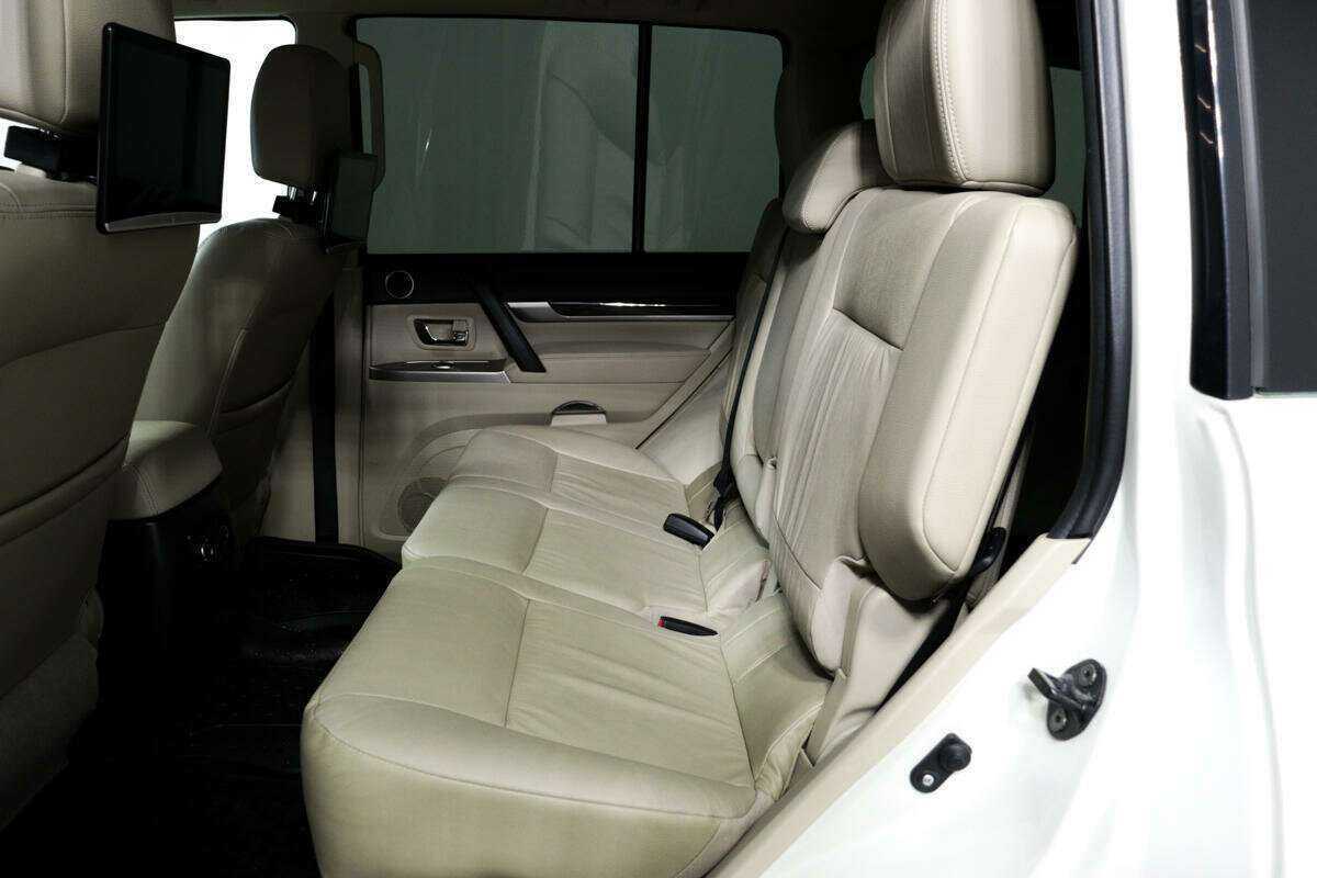 Купить Mitsubishi Pajero с пробегом. Фото: #10