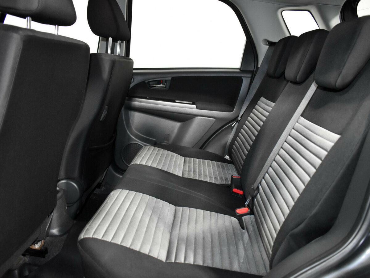 Купить Suzuki SX4 с пробегом. Фото: #8