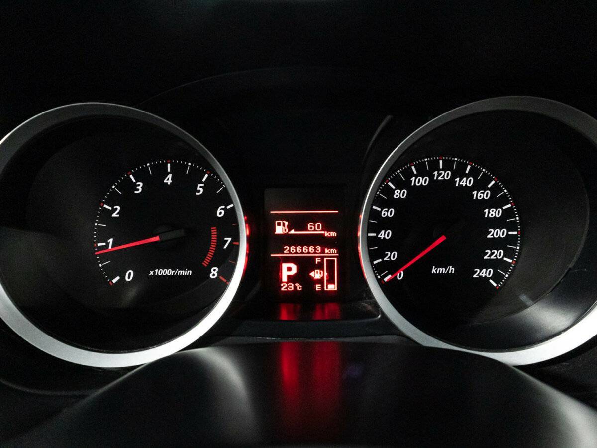 Купить Mitsubishi Lancer с пробегом. Фото: #11