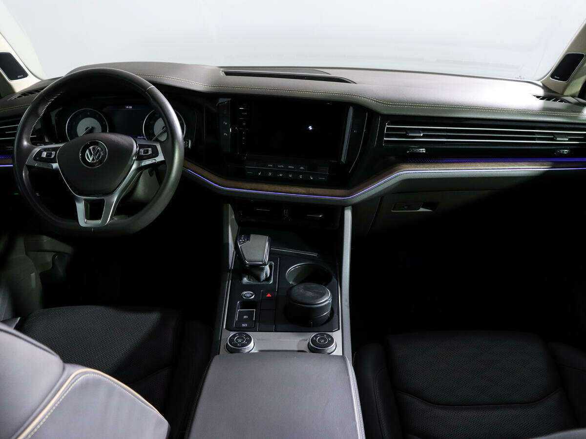 Купить Volkswagen Touareg с пробегом. Фото: #10