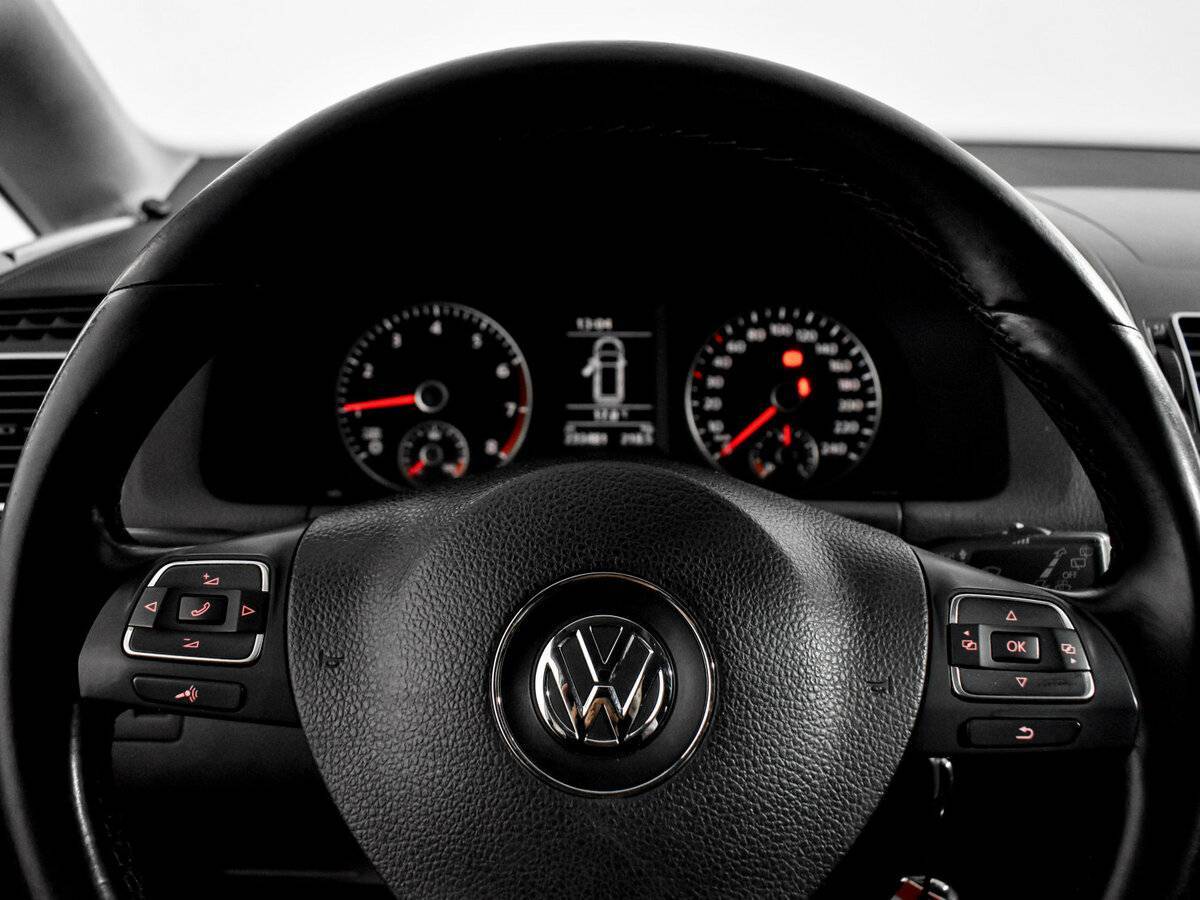 Купить Volkswagen Touran с пробегом. Фото: #14
