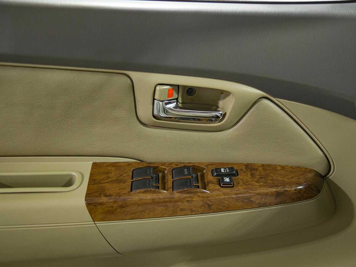 Купить Toyota Fortuner с пробегом. Фото: #10