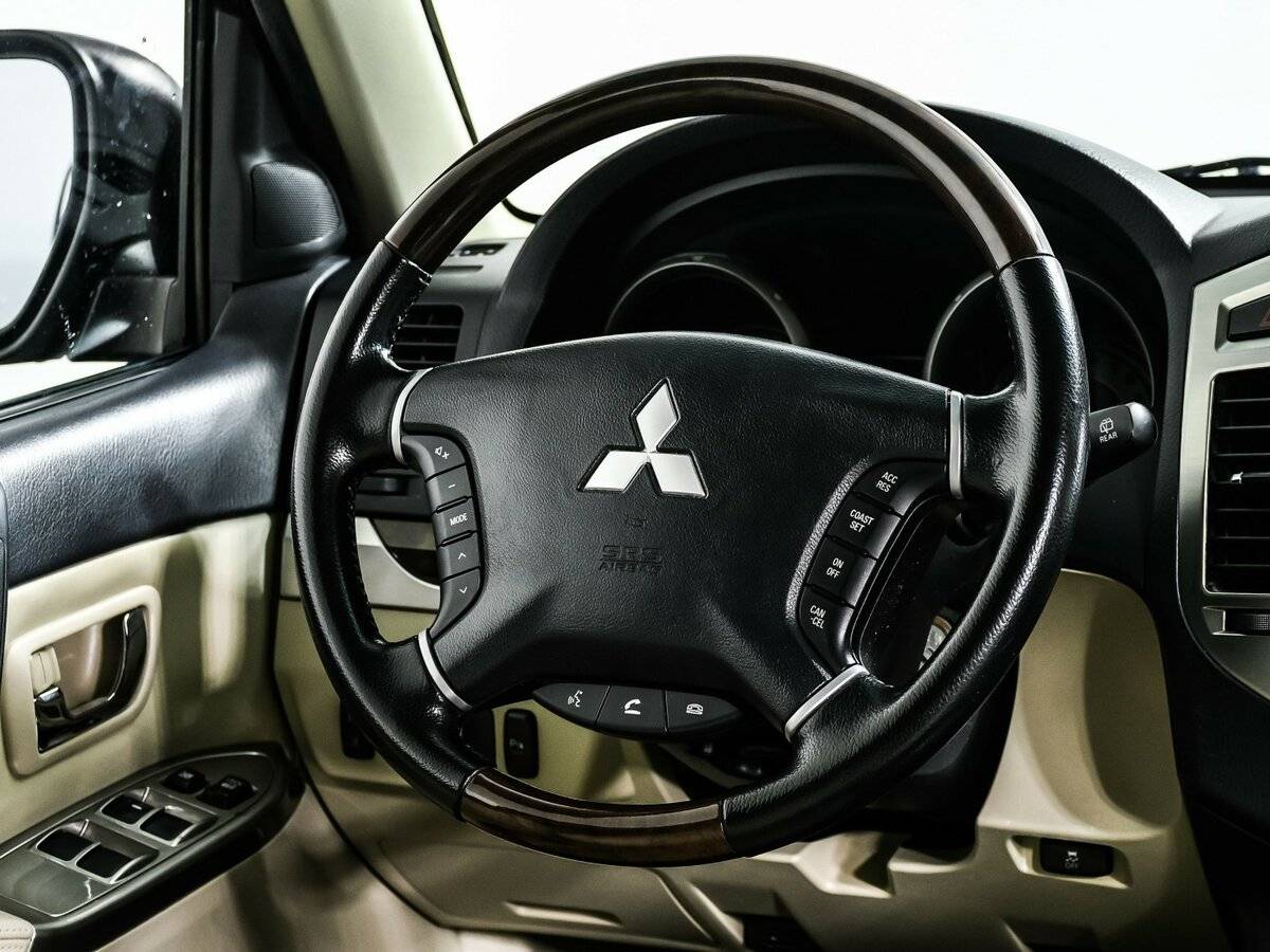 Купить Mitsubishi Pajero с пробегом. Фото: #14
