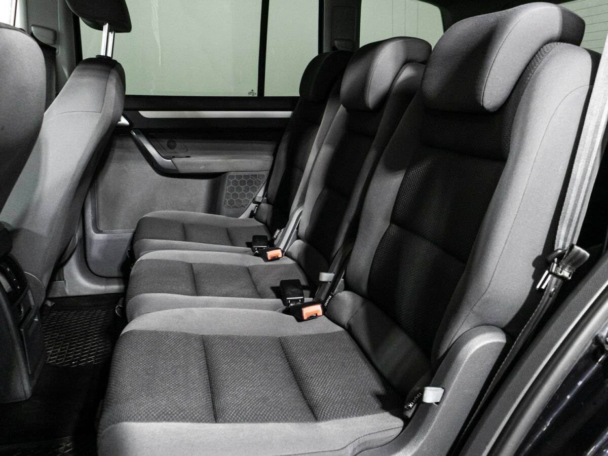 Купить Volkswagen Touran с пробегом. Фото: #9
