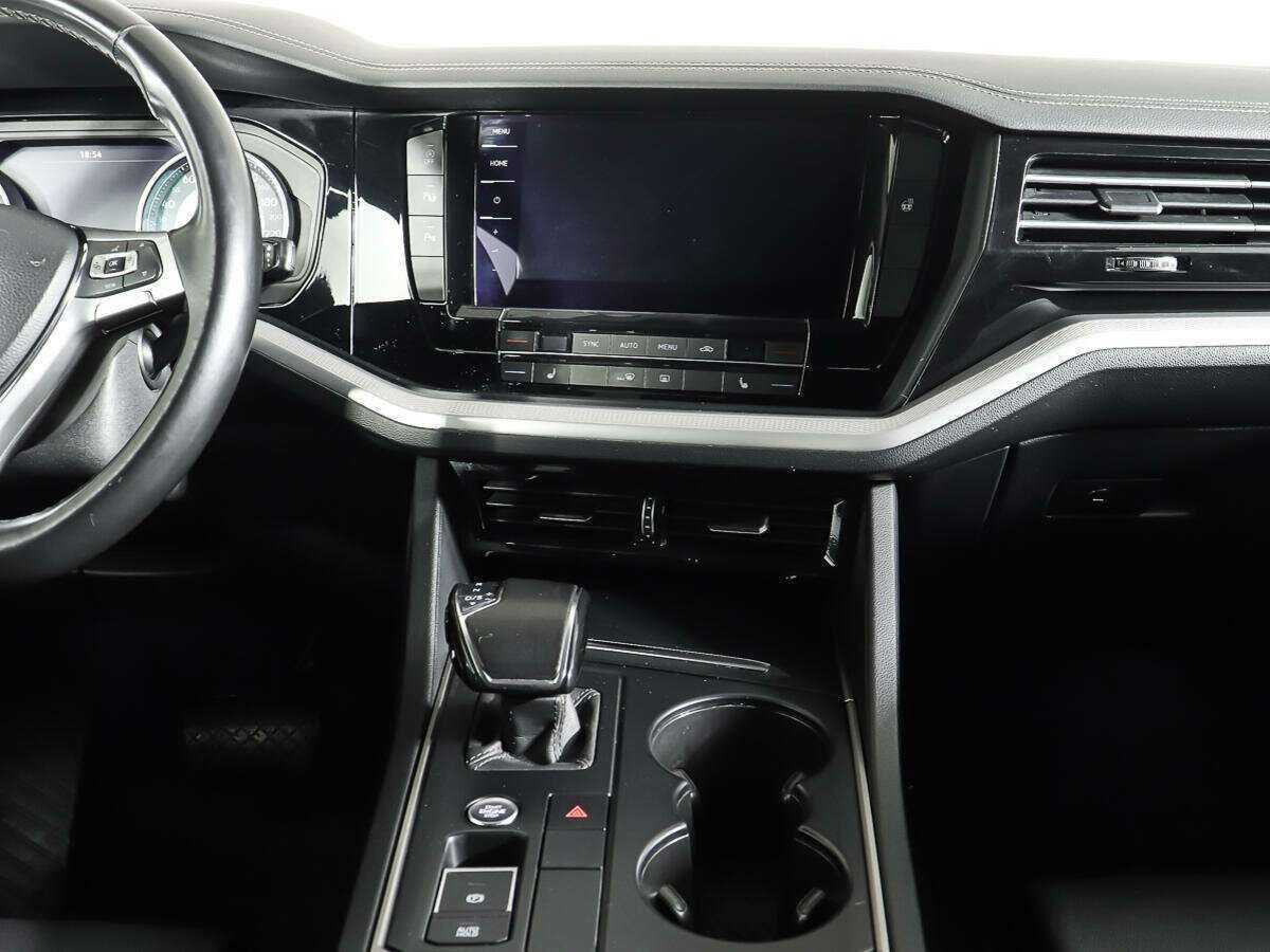 Купить Volkswagen Touareg с пробегом. Фото: #13