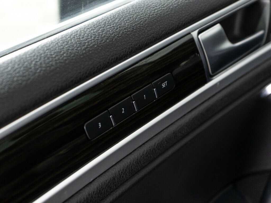 Купить Volkswagen Touareg с пробегом. Фото: #19