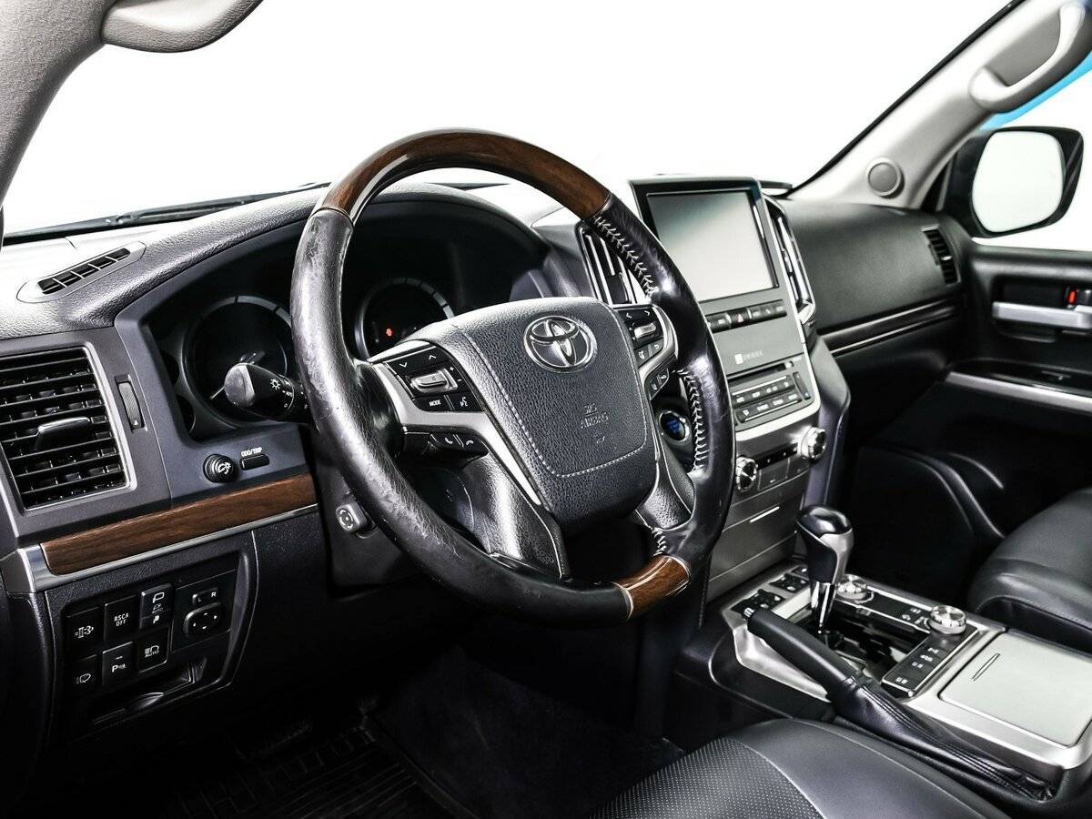 Купить Toyota Land Cruiser с пробегом. Фото: #12