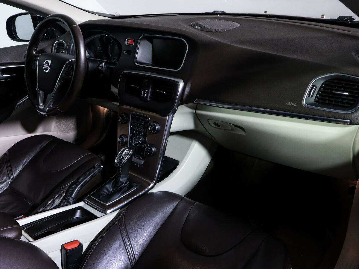 Купить Volvo V40 Cross Country с пробегом. Фото: #5