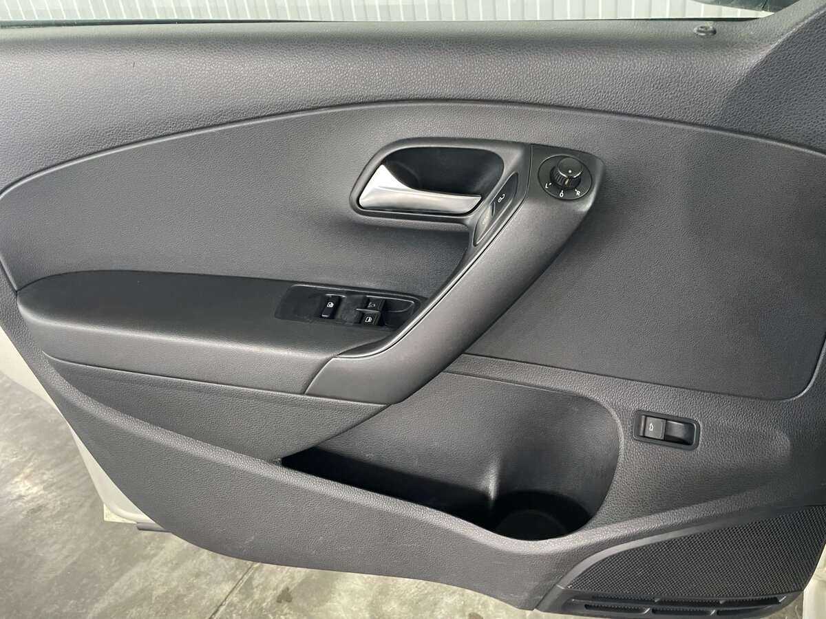 Купить Volkswagen Polo с пробегом. Фото: #15