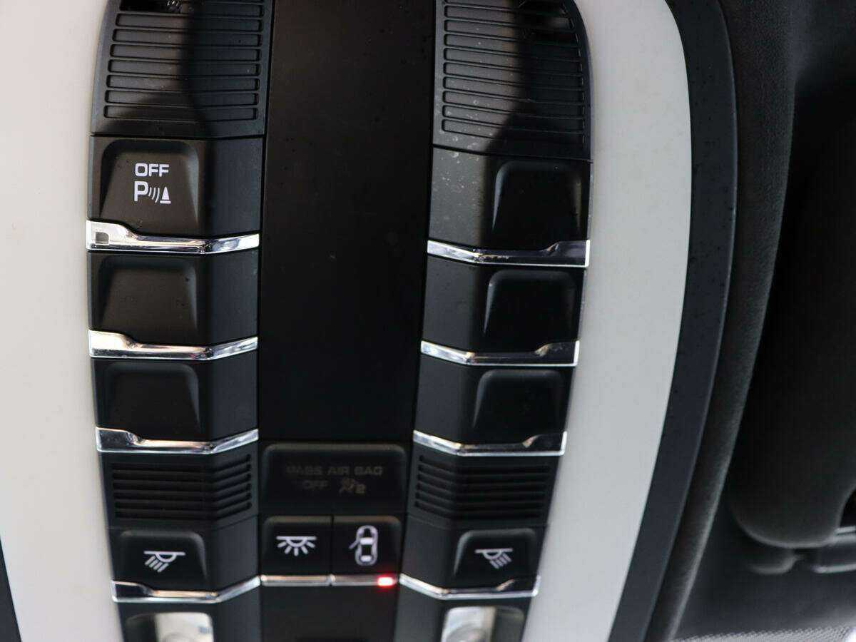 Купить Porsche Cayenne с пробегом. Фото: #28