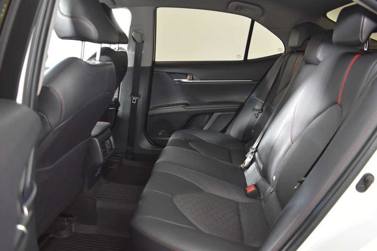 Купить Toyota Camry с пробегом. Фото: #7