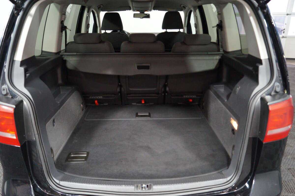 Купить Volkswagen Touran с пробегом. Фото: #6