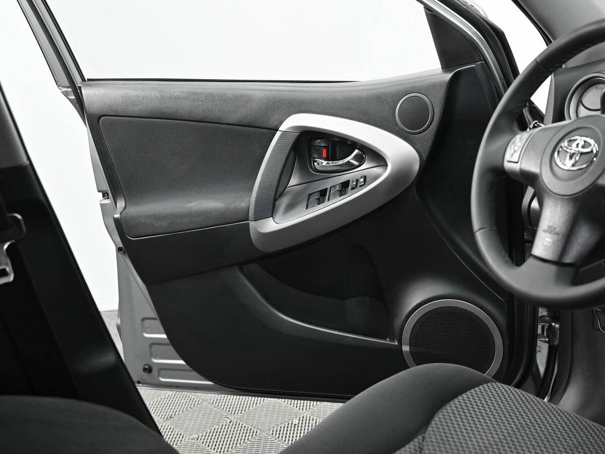 Купить Toyota RAV4 с пробегом. Фото: #6