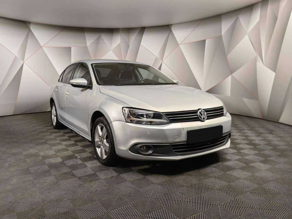 Купить Volkswagen Jetta с пробегом. Фото: #2