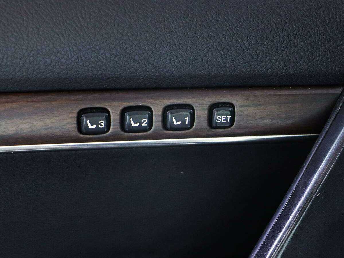 Купить Toyota Land Cruiser с пробегом. Фото: #23