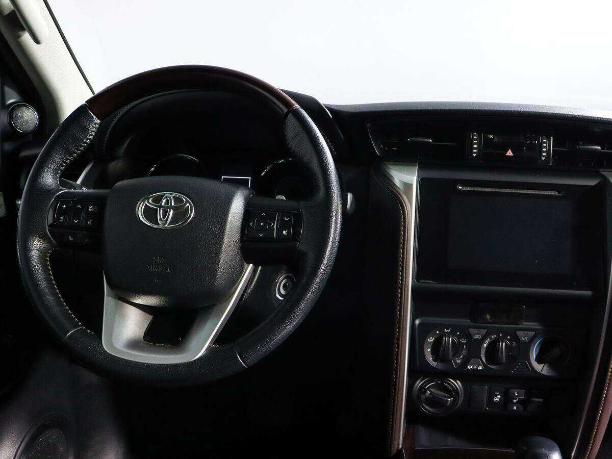 Купить Toyota Fortuner с пробегом. Фото: #9