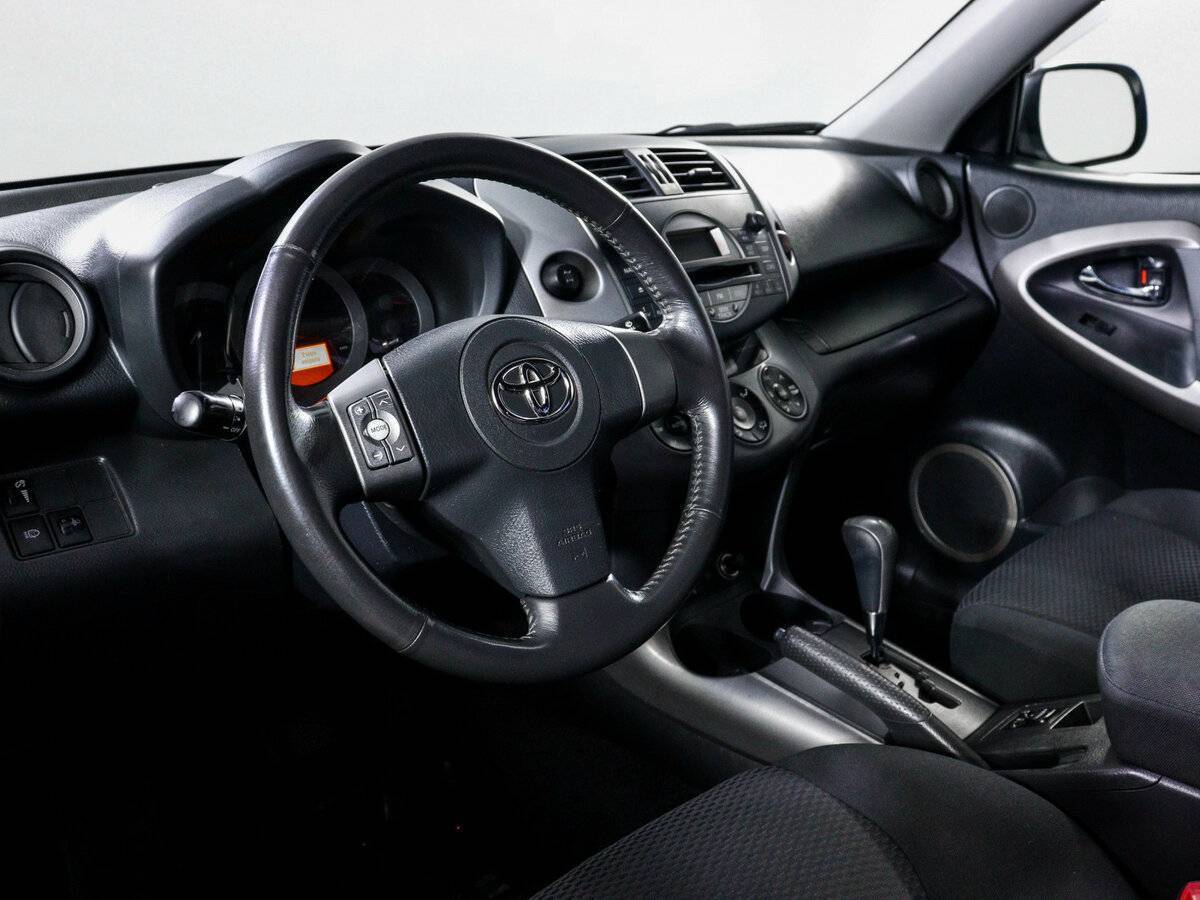 Купить Toyota RAV4 с пробегом. Фото: #13