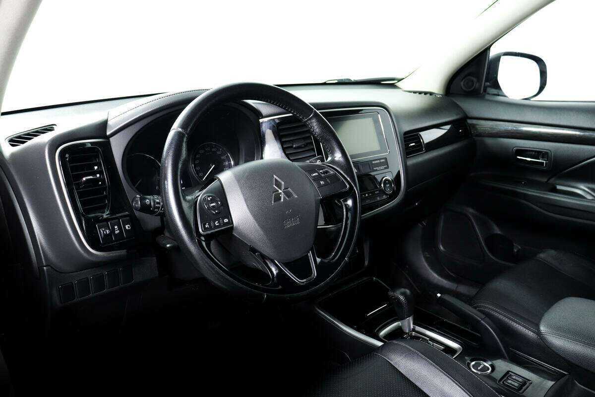 Купить Mitsubishi Outlander с пробегом. Фото: #10