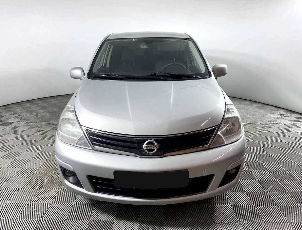 Купить Nissan Tiida с пробегом. Фото: #2