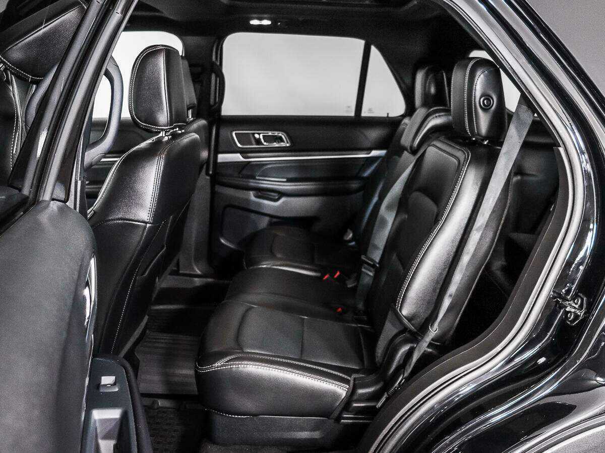 Купить Ford Explorer с пробегом. Фото: #11