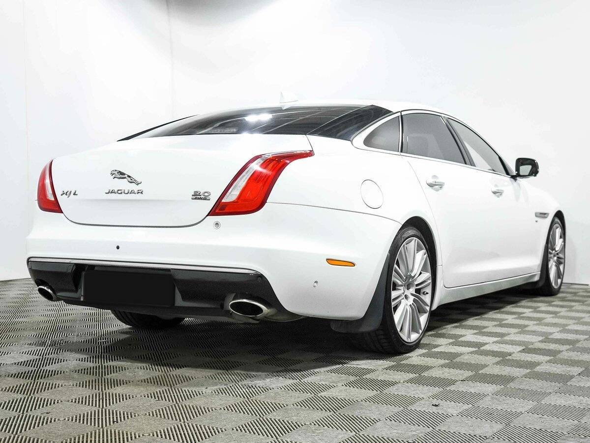 Купить Jaguar XJ с пробегом. Фото: #3