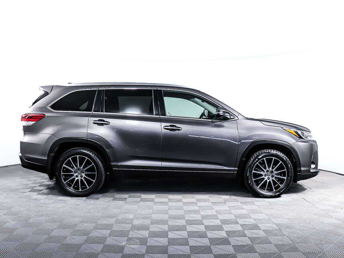 Купить Toyota Highlander с пробегом. Фото: #3