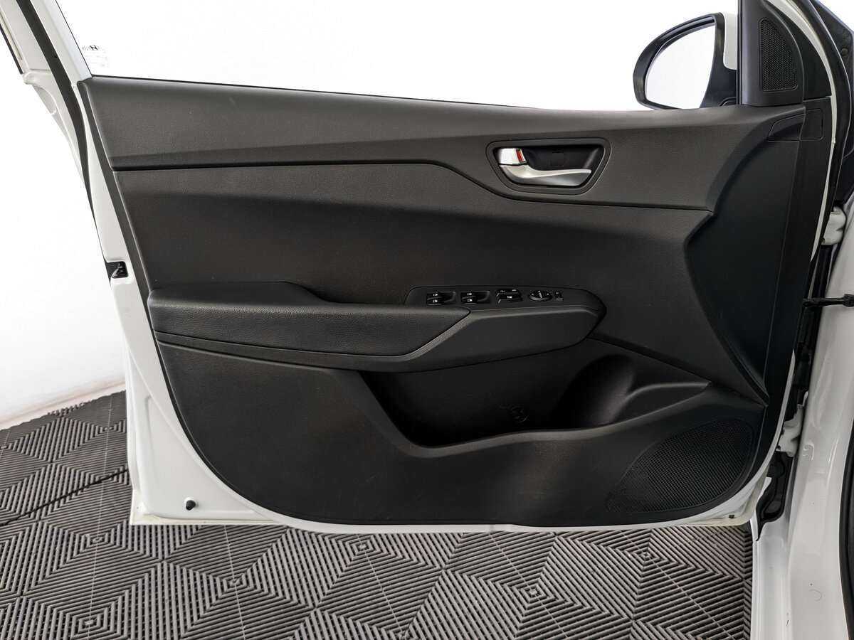 Купить Hyundai Solaris с пробегом. Фото: #18