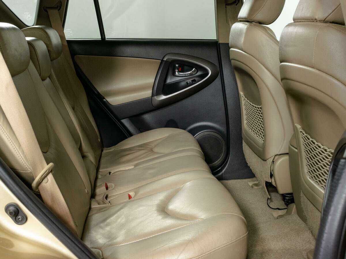 Купить Toyota RAV4 с пробегом. Фото: #9