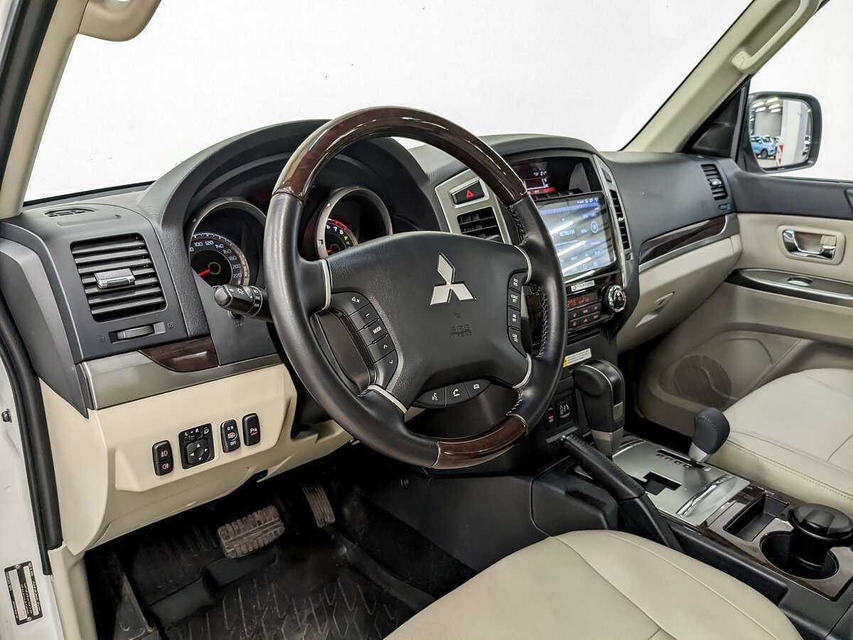 Купить Mitsubishi Pajero с пробегом. Фото: #13