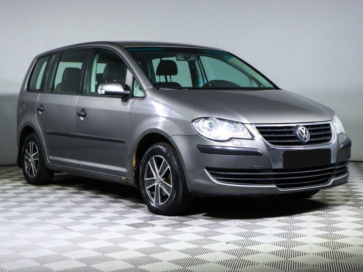 Купить Volkswagen Touran с пробегом. Фото: #2