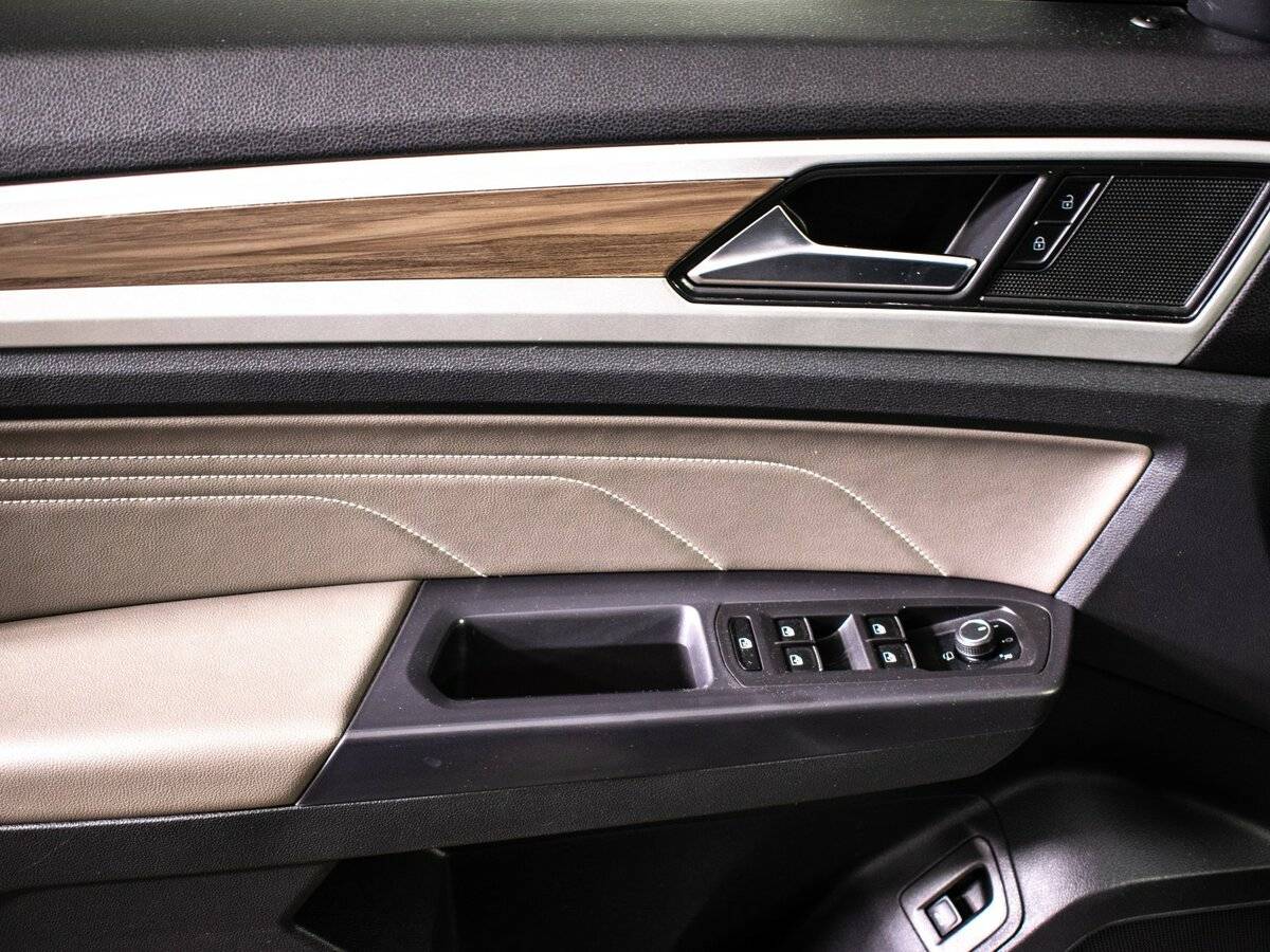 Купить Volkswagen Teramont с пробегом. Фото: #9