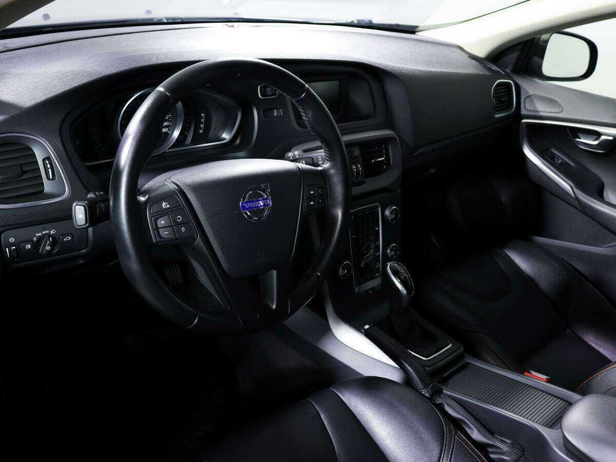 Купить Volvo V40 Cross Country с пробегом. Фото: #11